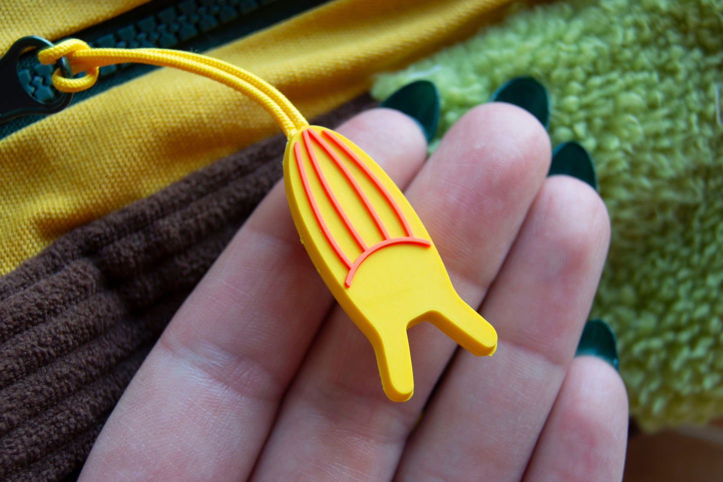 Banana Slug Zipper Pull