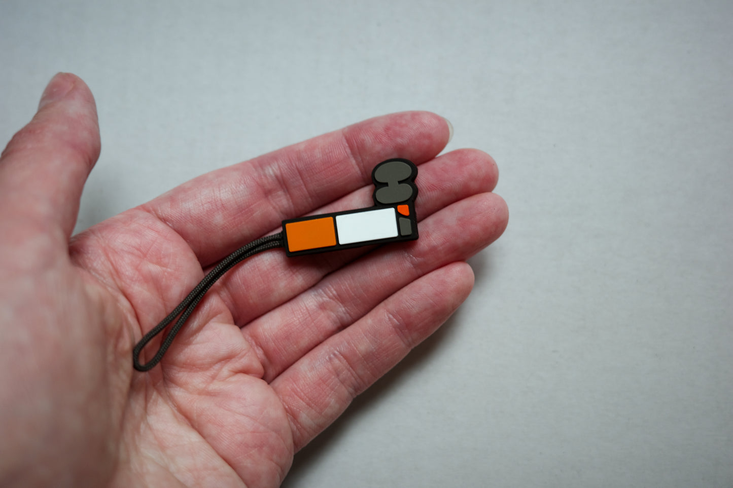 Cigarette Zipper Pull